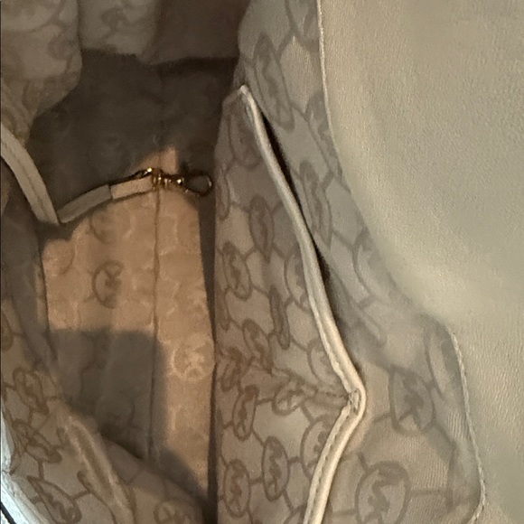 Michael Kors White/Bone Leather Large Hamilton North South Tote. - Picture 10 of 17